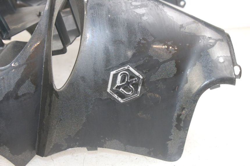photo de FRONT PANEL PIAGGIO X9 125 (2000 - 2003) - Distinctive features