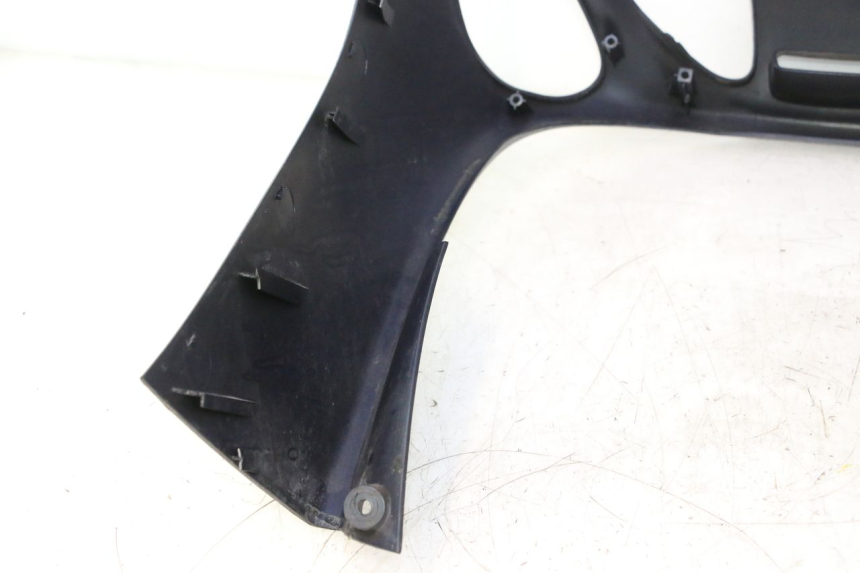 photo de FRONT PANEL YAMAHA YP MAJESTY 125 (2002 - 2006) - Fixing points details