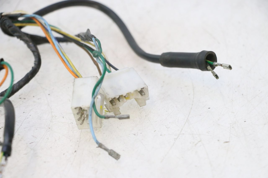 photo de INSTRUMENT CLUSTER WIRING HARNESS PEUGEOT TREKKER 50 (1995 - 2004) - Fixing points details