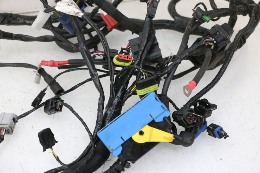 photo de WIRE HARNESS PIAGGIO MP3 HPE 310 (2024 - 2025) - Distinctive features