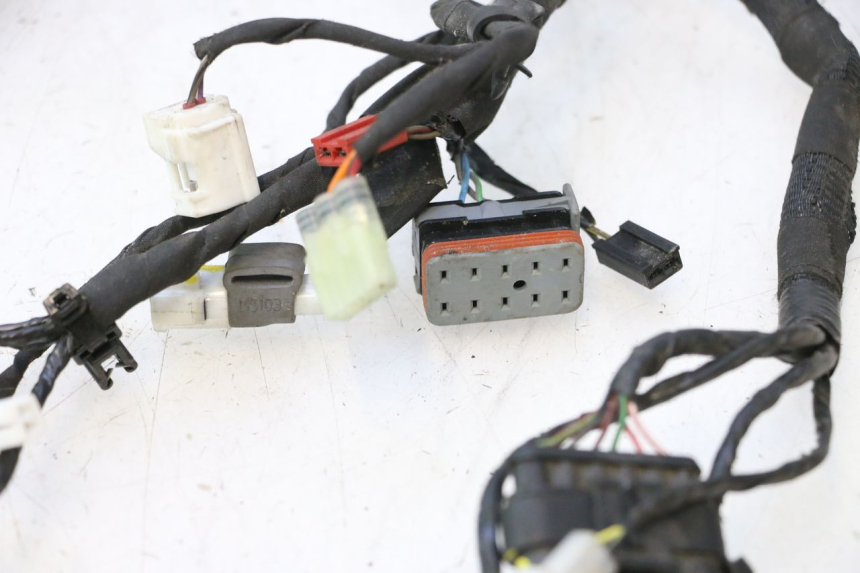 photo de WIRE HARNESS PIAGGIO MP3 HPE 530 (2022 - 2026) - Distinctive features