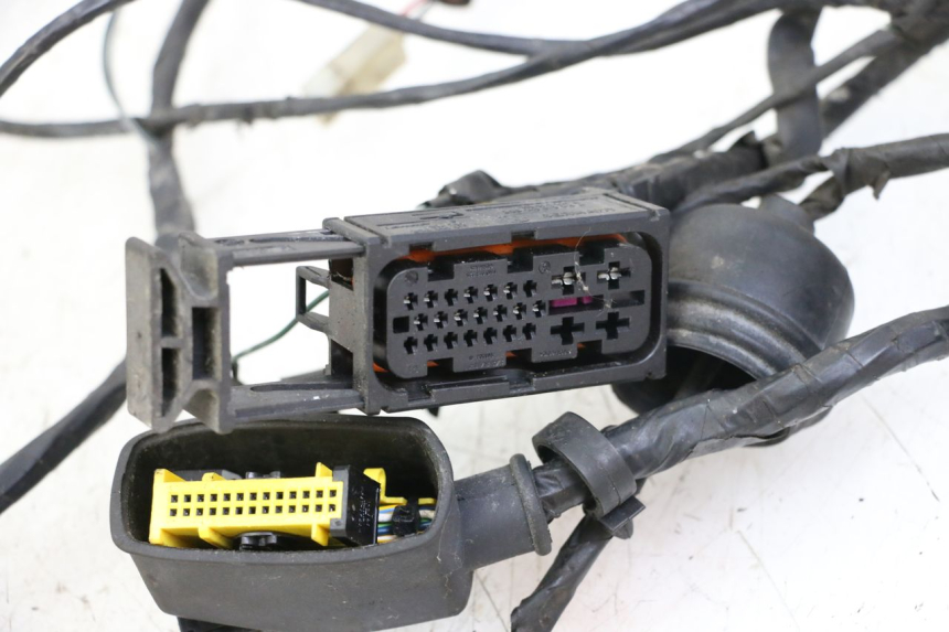 photo de WIRE HARNESS PEUGEOT SATELIS COMPRESSOR K15 125 (2006 - 2009) - Fixing points details