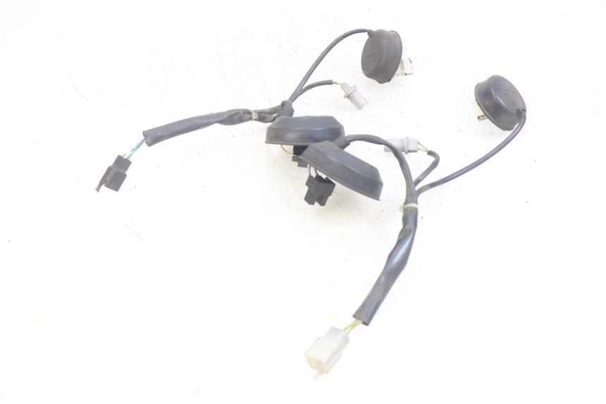 photo de HEADLIGHT WIRING HARNESS PEUGEOT SATELIS 125 (2006 - 2009) - Zoom on usage condition