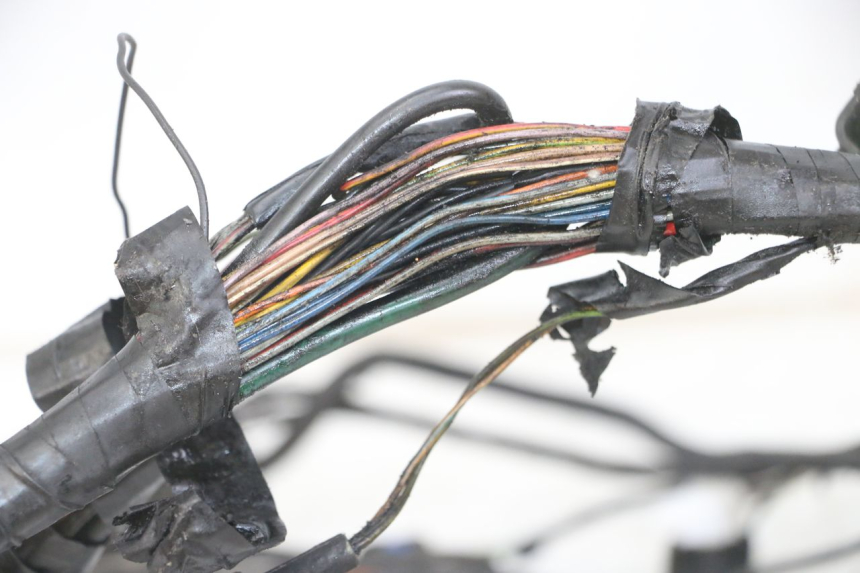 photo de WIRE HARNESS PEUGEOT SATELIS COMPRESSOR K15 125 (2006 - 2009) - Zoom on usage condition