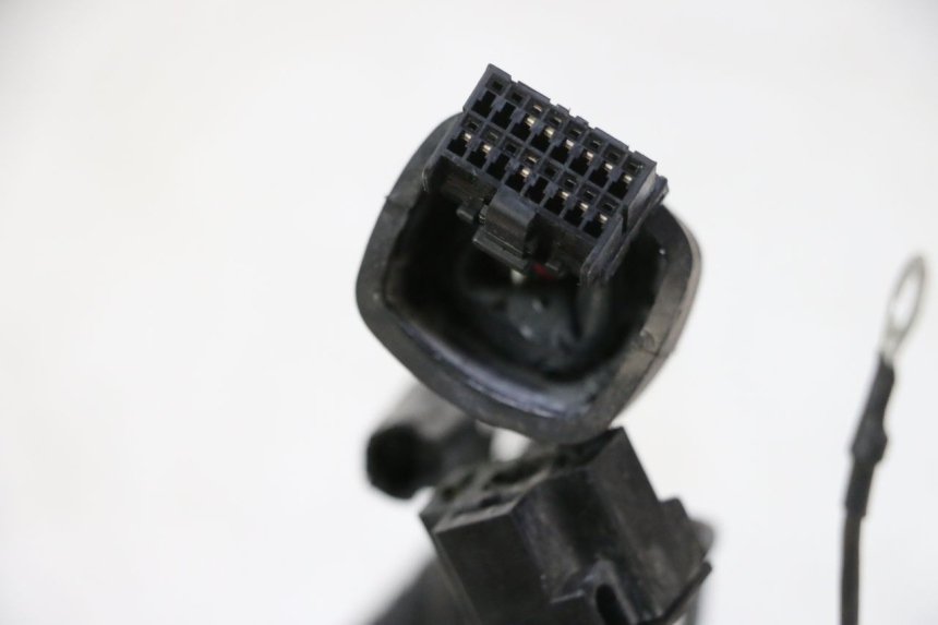 photo de FRONT FAIRING WIRE HARNESS YAMAHA FZ6 FAZER S2 600 (2007 - 2011) - Zoom on usage condition