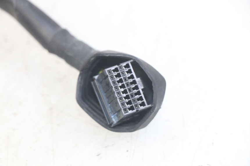 photo de HEADLIGHT WIRING HARNESS YAMAHA MT ABS 125 (2014 - 2018) - Alternative perspective