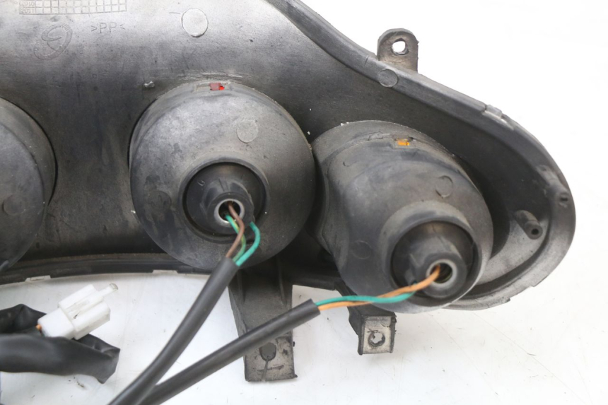 photo de REAR LIGHT JONWAY AZTRAL 125 (2008 - 2017) - Surface and material condition