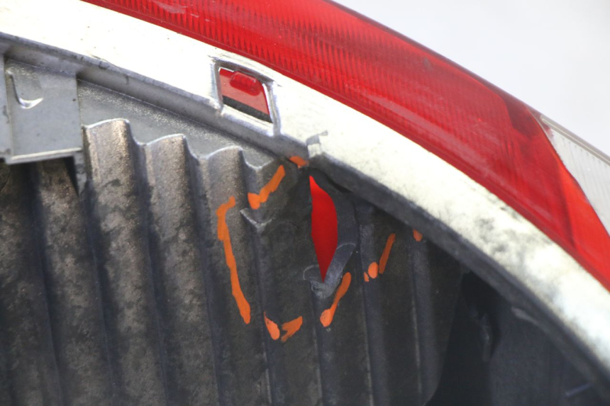 photo de TAIL LIGHT YAMAHA CYGNUS X INJECTION 125 (2007 - 2013) - Fixing points details