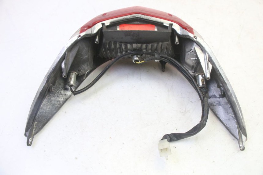 photo de TAIL LIGHT YAMAHA CYGNUS X INJECTION 125 (2007 - 2013) - Surface and material condition