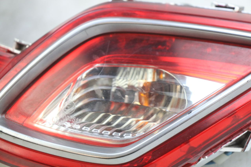 photo de REAR LIGHT KYMCO DOWNTOWN ABS 125 (2015 - 2017) - Technical close-up