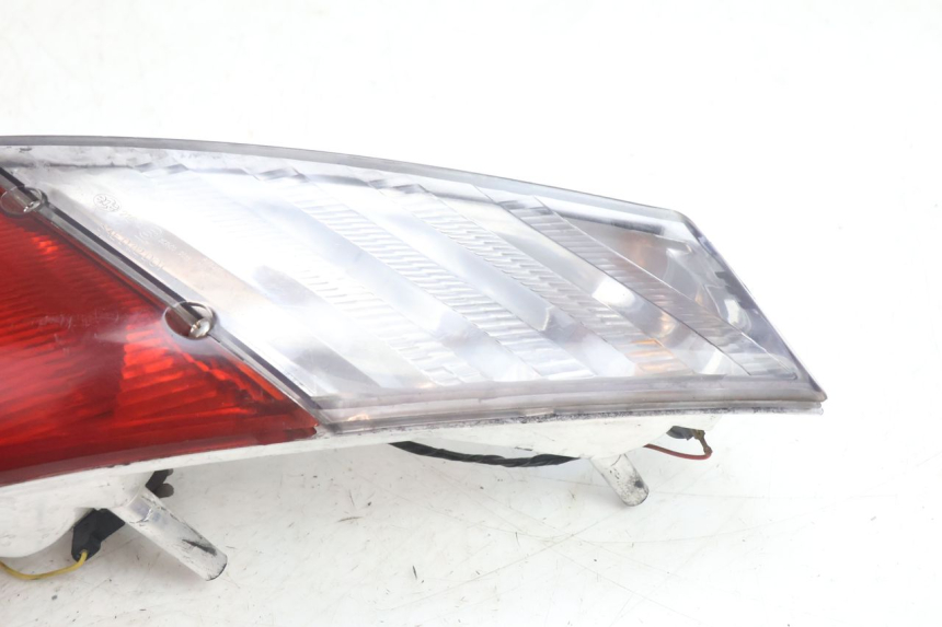 photo de RIGHT TAIL LIGHT APRILIA ATLANTIC S 125 (2010 - 2013) - Zoom on usage condition