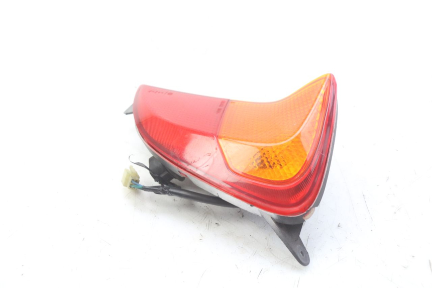 photo de RIGHT TAIL LIGHT HONDA FES PANTHEON 2T 125 (1998 - 2002) - Alternative perspective
