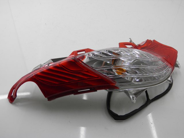 photo de RIGHT TAIL LIGHT HONDA FES S-WING SWING 125 (2007 - 2015) - Surface and material condition