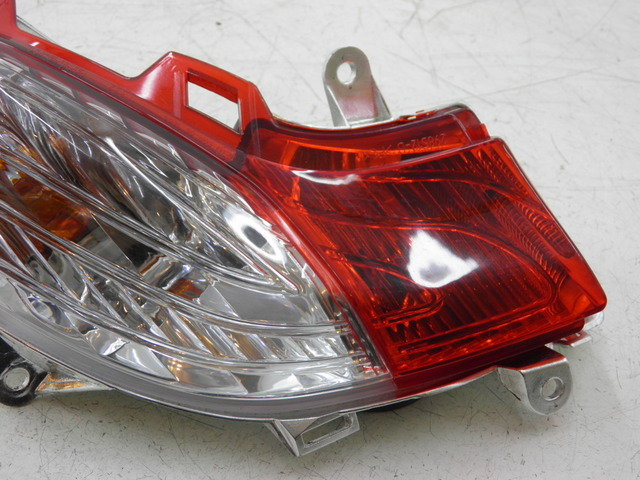 photo de RIGHT TAIL LIGHT HONDA FES S-WING SWING ABS 125 (2007 - 2015) - Technical close-up