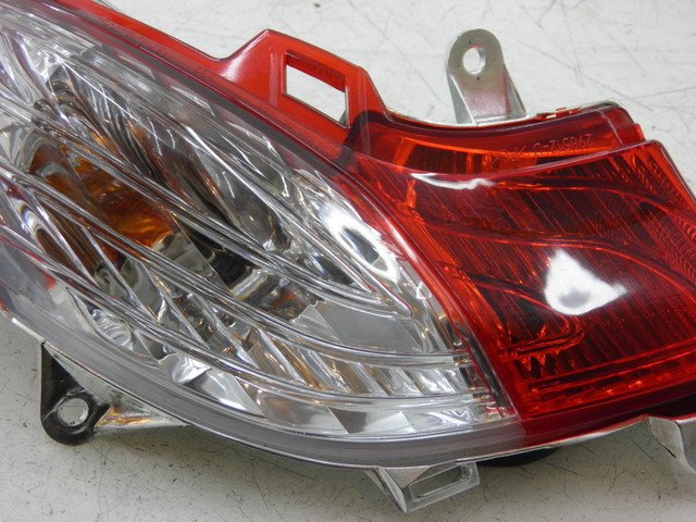 photo de RIGHT TAIL LIGHT HONDA FES S-WING SWING ABS 125 (2007 - 2015) - Fixing points details