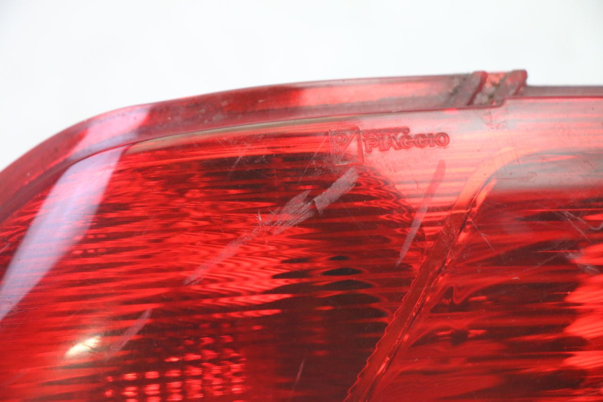 photo de RIGHT TAIL LIGHT PIAGGIO MP3 LT 300 (2010 - 2016) - Alternative perspective