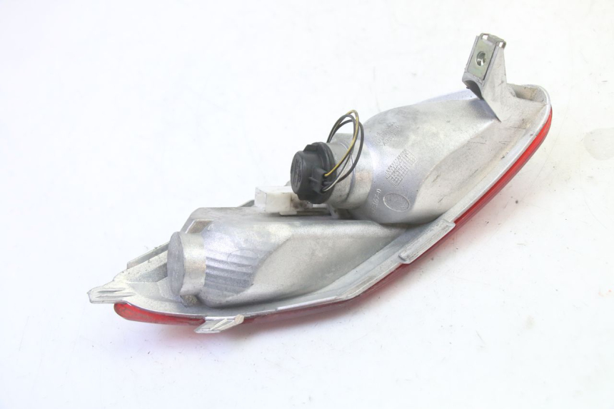 photo de RIGHT TAIL LIGHT PIAGGIO MP3 LT 300 (2010 - 2016) - Fixing points details
