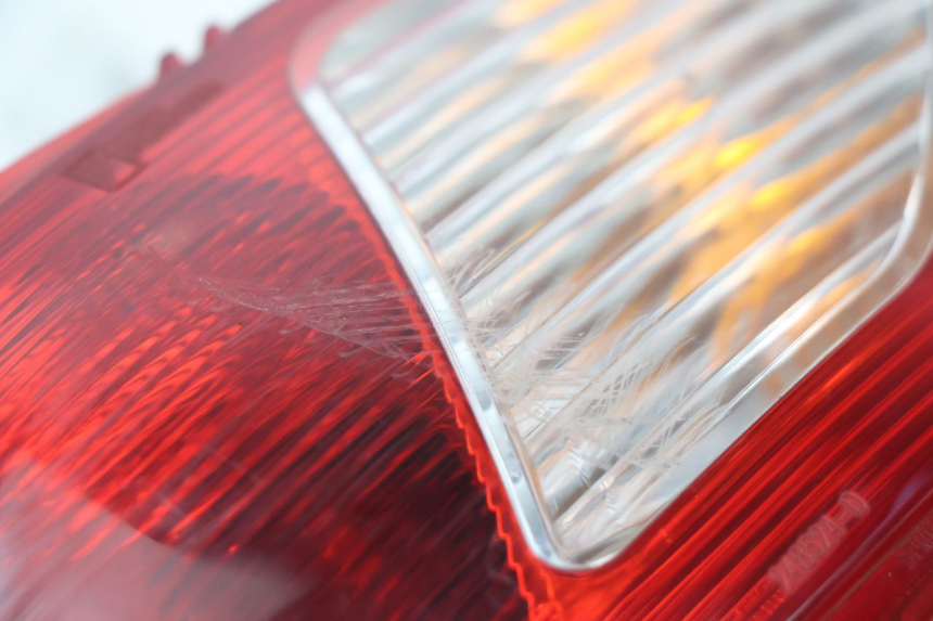 photo de RIGHT TAIL LIGHT PIAGGIO MP3 LT 300 (2010 - 2016) - Alternative perspective