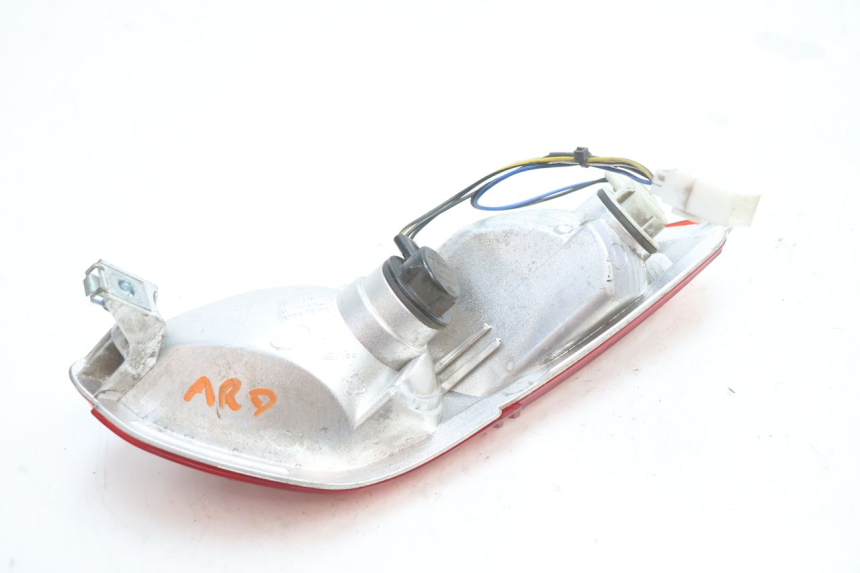 photo de RIGHT TAIL LIGHT PIAGGIO MP3 LT 300 (2010 - 2016) - Fixing points details