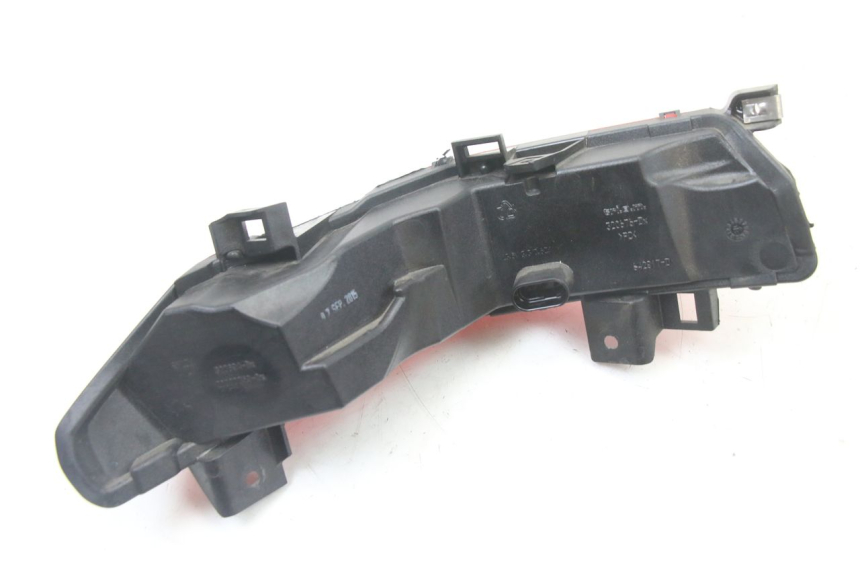 photo de RIGHT REAR LIGHT PIAGGIO MP3 500 (2014 - 2017) - Fixing points details