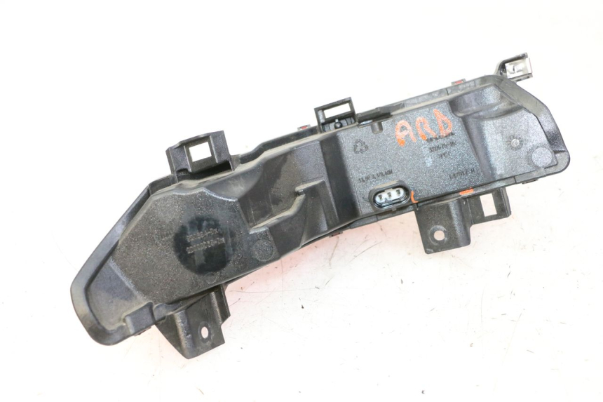 photo de RIGHT REAR LIGHT PIAGGIO MP3 500 (2014 - 2017) - Fixing points details