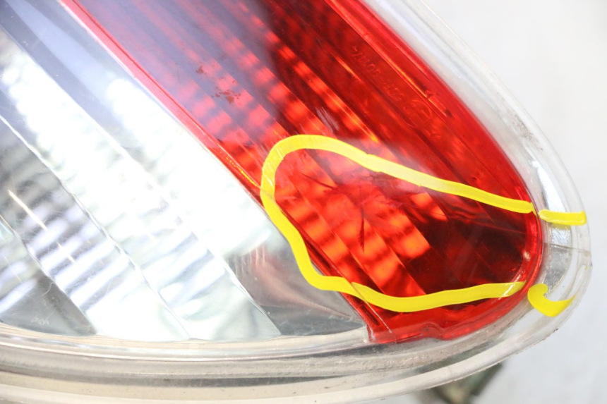 photo de RIGHT TAIL LIGHT PIAGGIO MP3 125 (2006 - 2014) - Additional view of the item