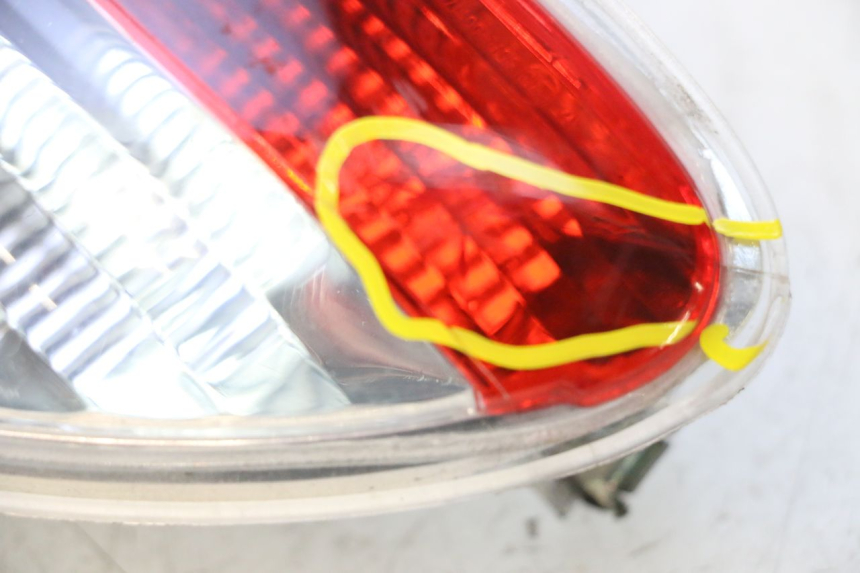 photo de RIGHT TAIL LIGHT PIAGGIO MP3 125 (2006 - 2014) - Distinctive features