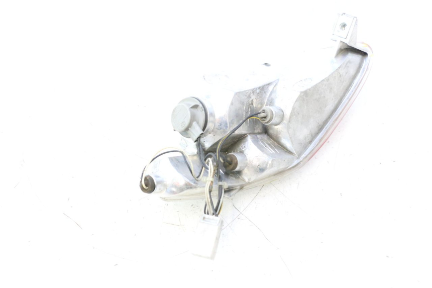 photo de RIGHT TAIL LIGHT PIAGGIO MP3 125 (2006 - 2014) - Alternative perspective
