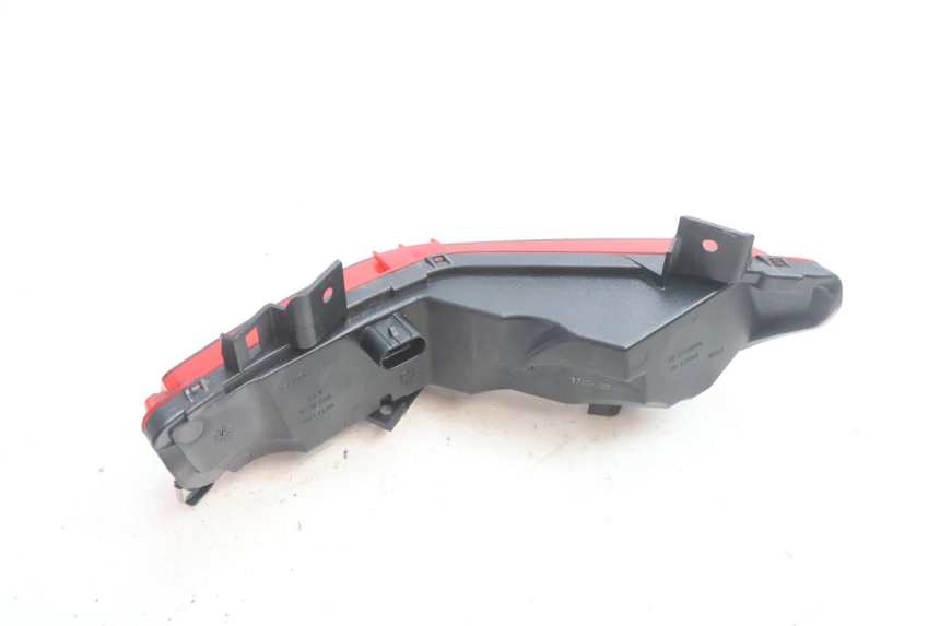 photo de RIGHT TAIL LIGHT PIAGGIO MP3 500 (2016 - 2018) - Fixing points details