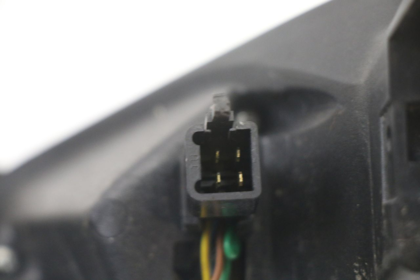 photo de RIGHT TAIL LIGHT PEUGEOT SATELIS COMPRESSOR K15 125 (2006 - 2009) - Surface and material condition