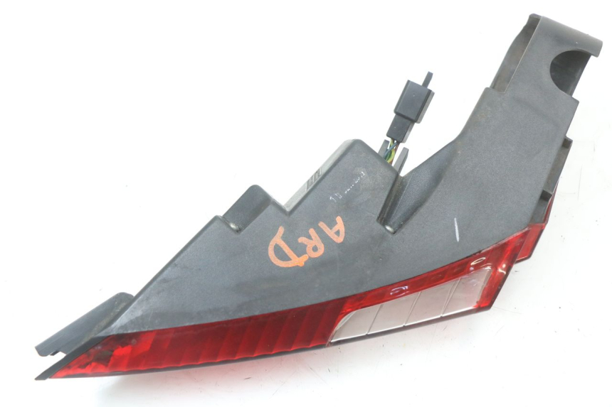 photo de RIGHT REAR LIGHT PEUGEOT SATELIS 125 (2010 - 2012) - Zoom on usage condition