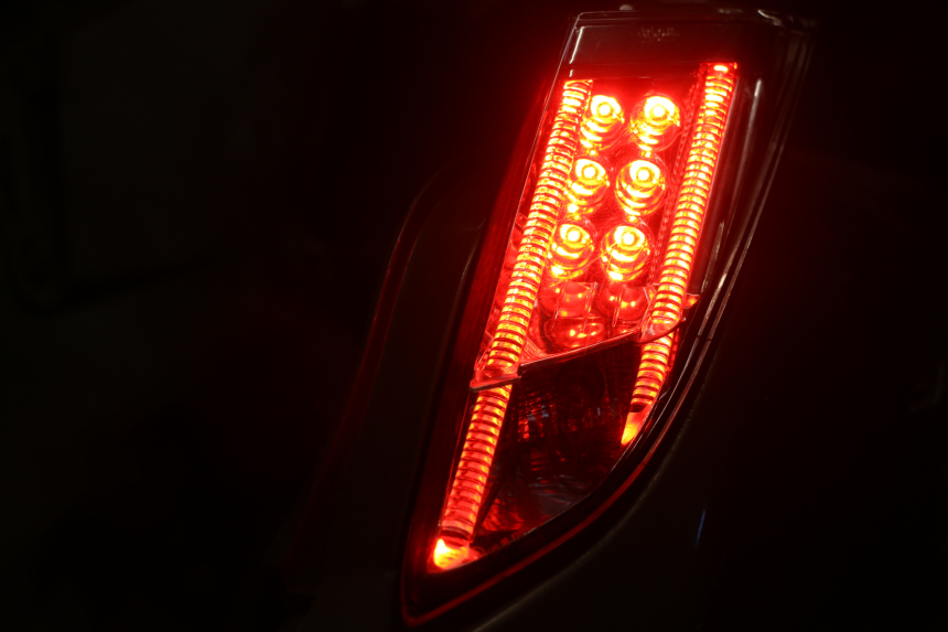 photo de RIGHT TAIL LIGHT PEUGEOT SATELIS 125 (2013 - 2018) - Distinctive features