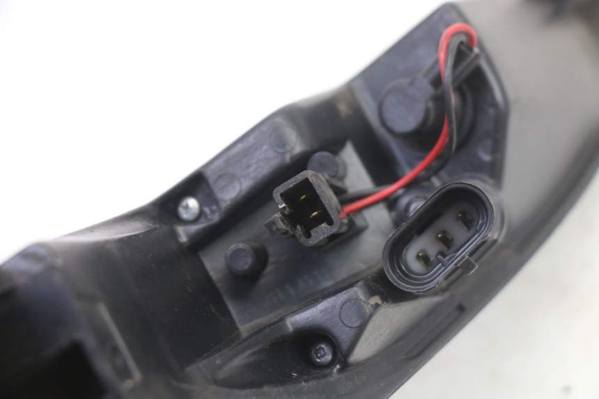 photo de RIGHT TAIL LIGHT PEUGEOT SATELIS 125 (2013 - 2018) - Fixing points details