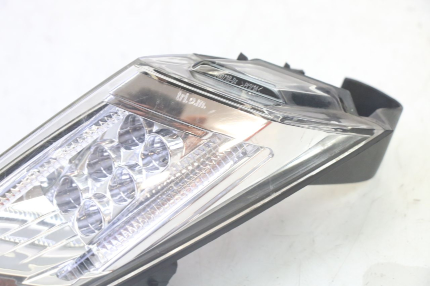 photo de RIGHT TAIL LIGHT PEUGEOT SATELIS 125 (2013 - 2018) - Zoom on usage condition