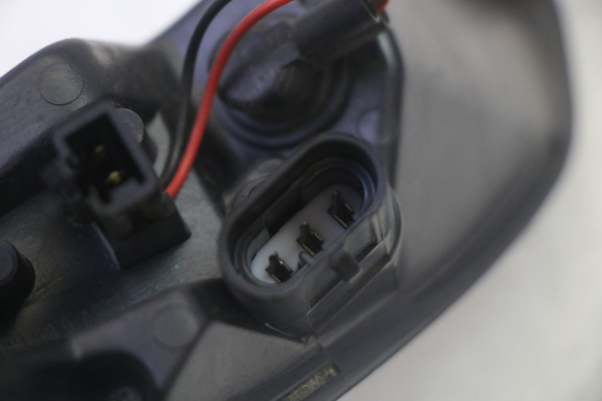 photo de RIGHT TAIL LIGHT PEUGEOT SATELIS 125 (2013 - 2018) - Surface and material condition