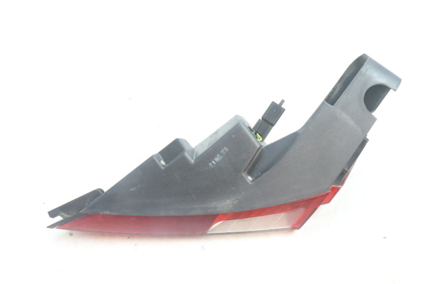 photo de RIGHT REAR LIGHT PEUGEOT SATELIS 125 (2006 - 2009) - Zoom on usage condition