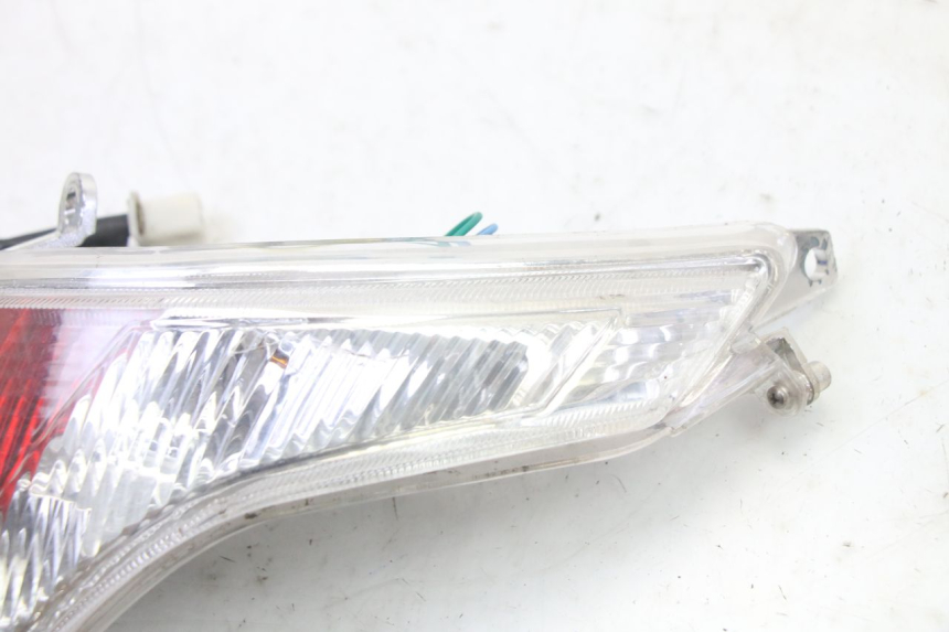 photo de RIGHT TAIL LIGHT PEUGEOT VIVACITY NEW 2T 50 (2008 - 2017) - Zoom on usage condition