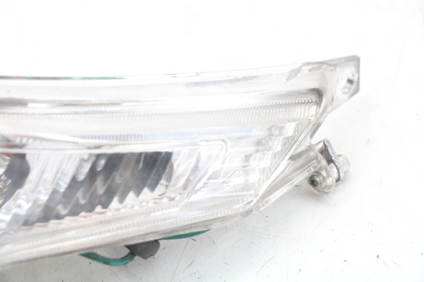 photo de RIGHT TAIL LIGHT PEUGEOT VIVACITY NEW 4T 50 (2008 - 2017) - Zoom on usage condition