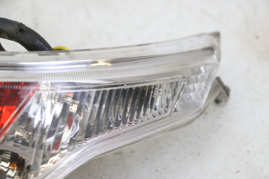 photo de RIGHT TAIL LIGHT PEUGEOT VIVACITY NEW 4T 50 (2008 - 2017) - Zoom on usage condition