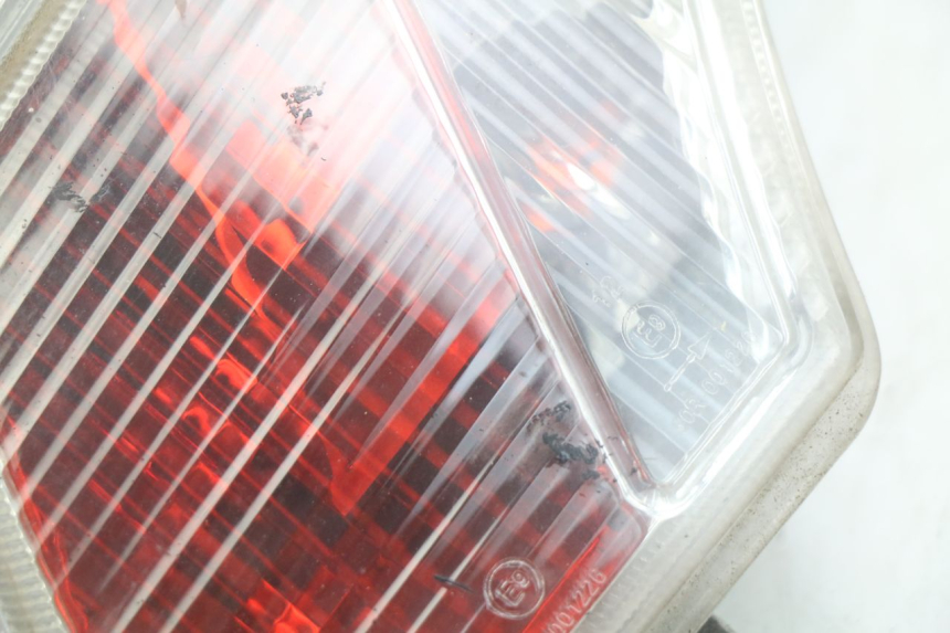 photo de RIGHT TAIL LIGHT PEUGEOT VIVACITY 125 (2010 - 2017) - Fixing points details