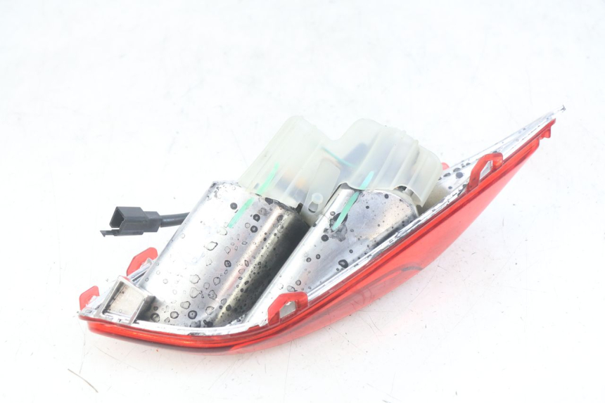 photo de RIGHT REAR LIGHT YAMAHA X-MAX XMAX 125 (2010 - 2013) - Alternative perspective