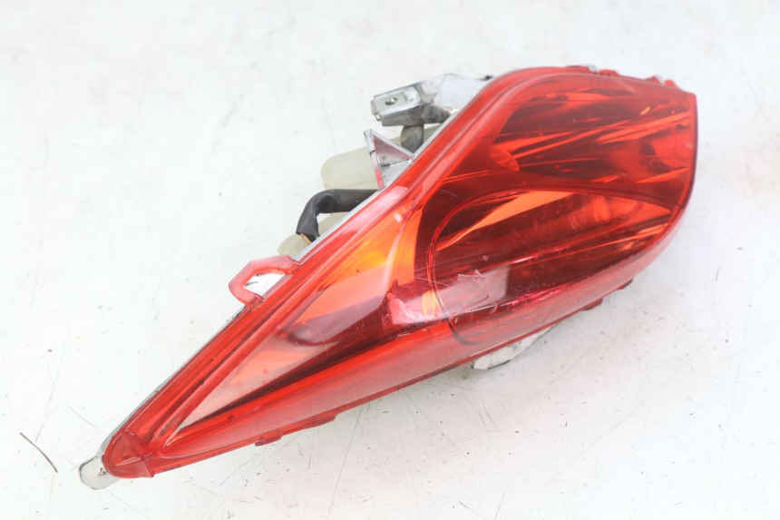 photo de RIGHT REAR LIGHT YAMAHA X-MAX XMAX 125 (2010 - 2013) - Surface and material condition