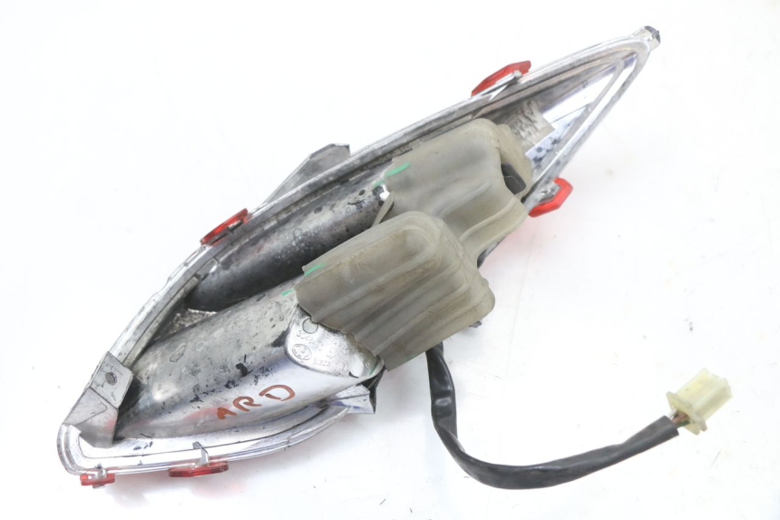 photo de RIGHT REAR LIGHT YAMAHA X-MAX XMAX 125 (2010 - 2013) - Alternative perspective