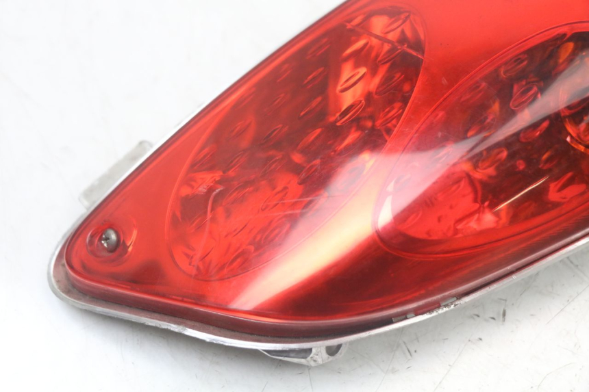 photo de RIGHT REAR LIGHT YAMAHA XMAX X-MAX 125 (2006 - 2009) - Component detail