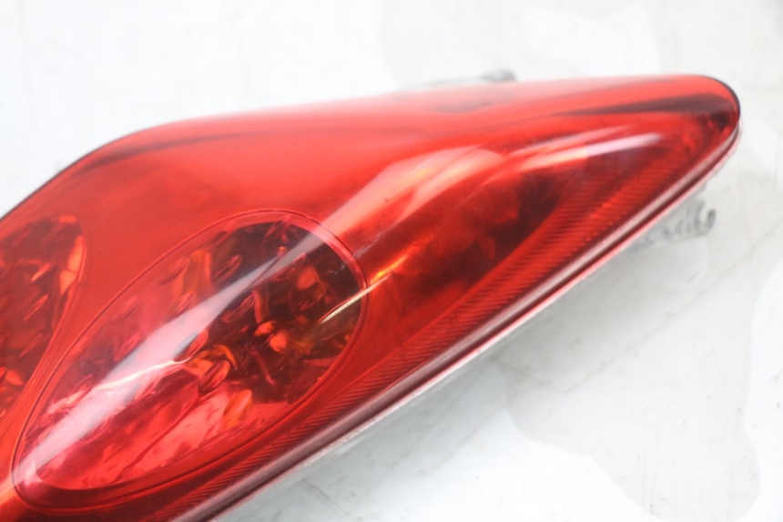photo de RIGHT REAR LIGHT YAMAHA XMAX X-MAX 125 (2006 - 2009) - Zoom on usage condition