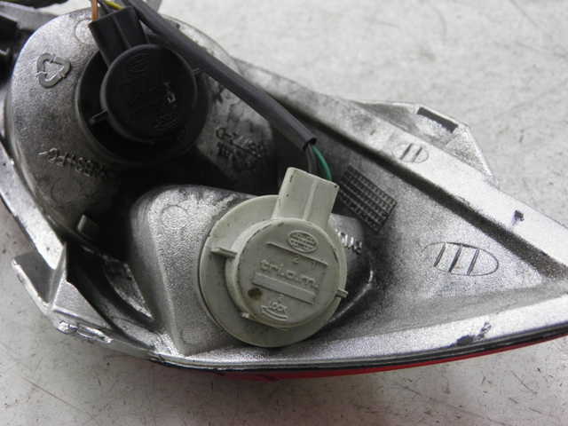 photo de RIGHT TAIL LIGHT YAMAHA X-CITY XCITY 125 (2007 - 2013) - Component zoom