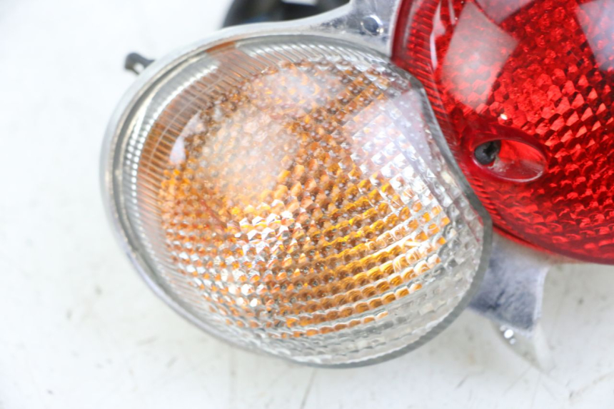 photo de RIGHT TAIL LIGHT YAMAHA YP MAJESTY 125 (2007 - 2010) - Fixing points details