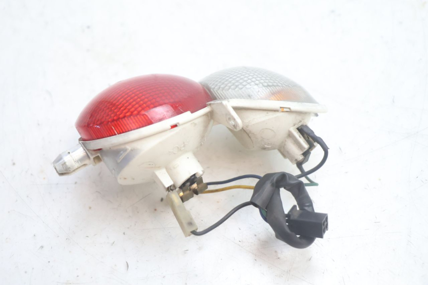 photo de RIGHT TAIL LIGHT YAMAHA YP MAJESTY 125 (2002 - 2006) - Zoom on usage condition