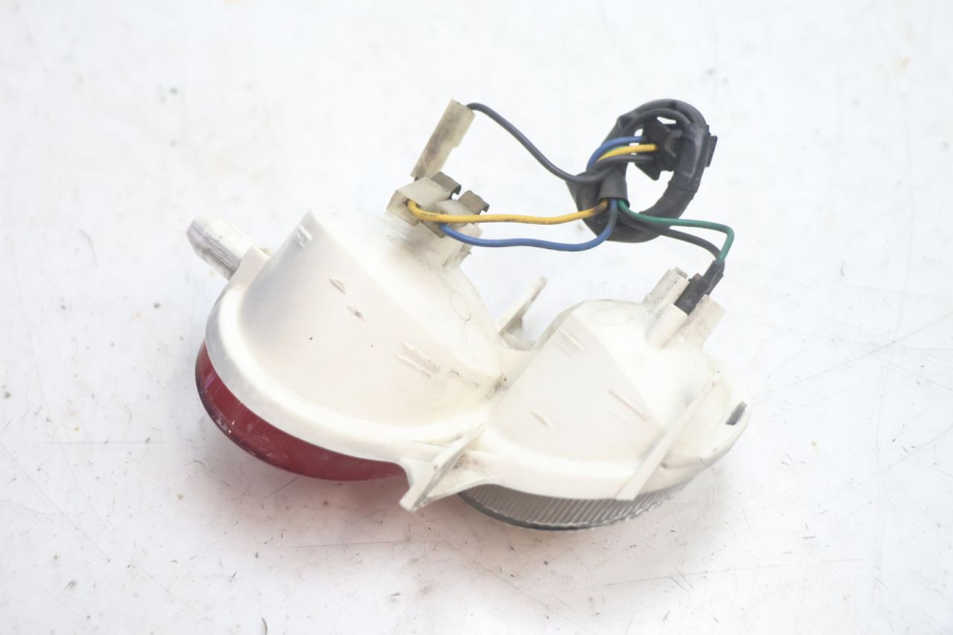photo de RIGHT TAIL LIGHT YAMAHA YP MAJESTY 125 (2002 - 2006) - Alternative perspective