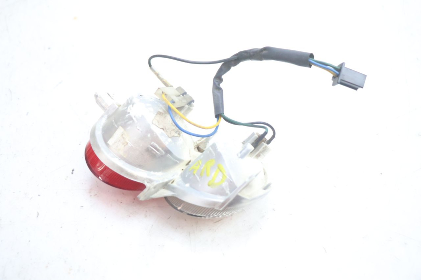 photo de RIGHT TAIL LIGHT YAMAHA YP MAJESTY 125 (2002 - 2006) - Technical close-up